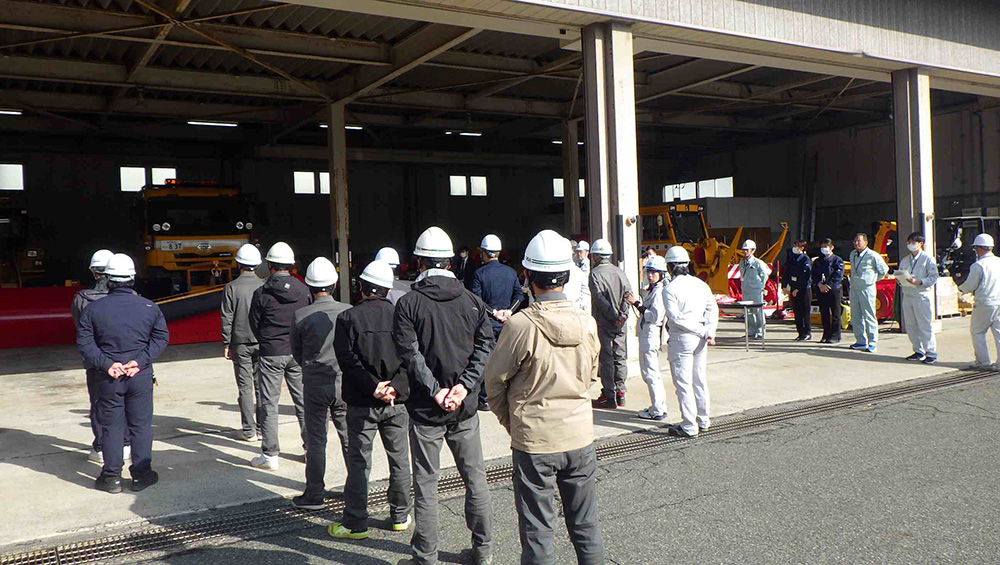 鳥取県土整備事務所除雪車出発式